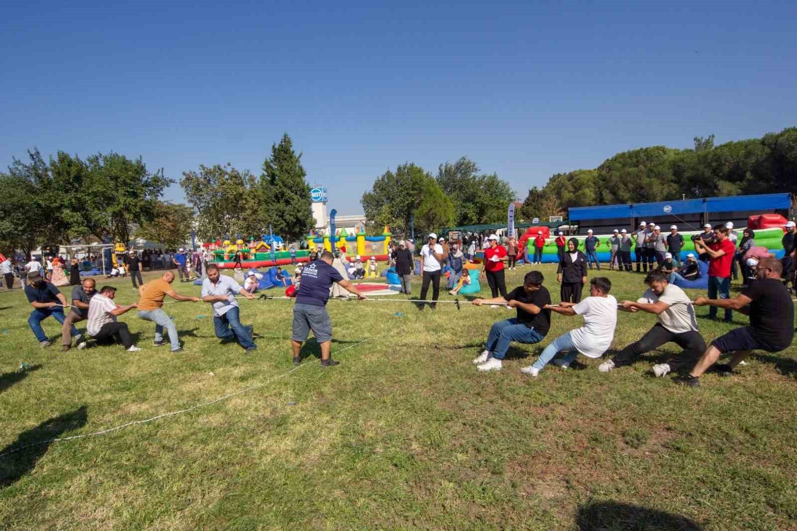BEST çalışanlarına piknik morali BEST ÇALIŞANLARI DÜZENLENEN PİKNİKTE BİR ARAYA GELDİ