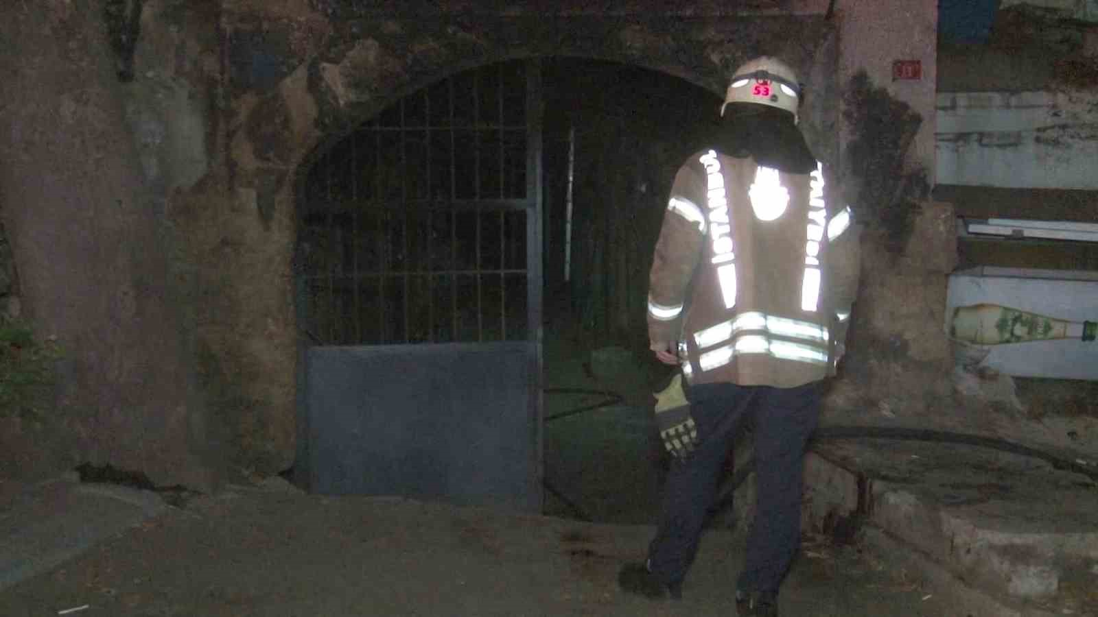 BEYOĞLU’NDA TARİHİ KURŞUNLU HAN’DA YANGIN