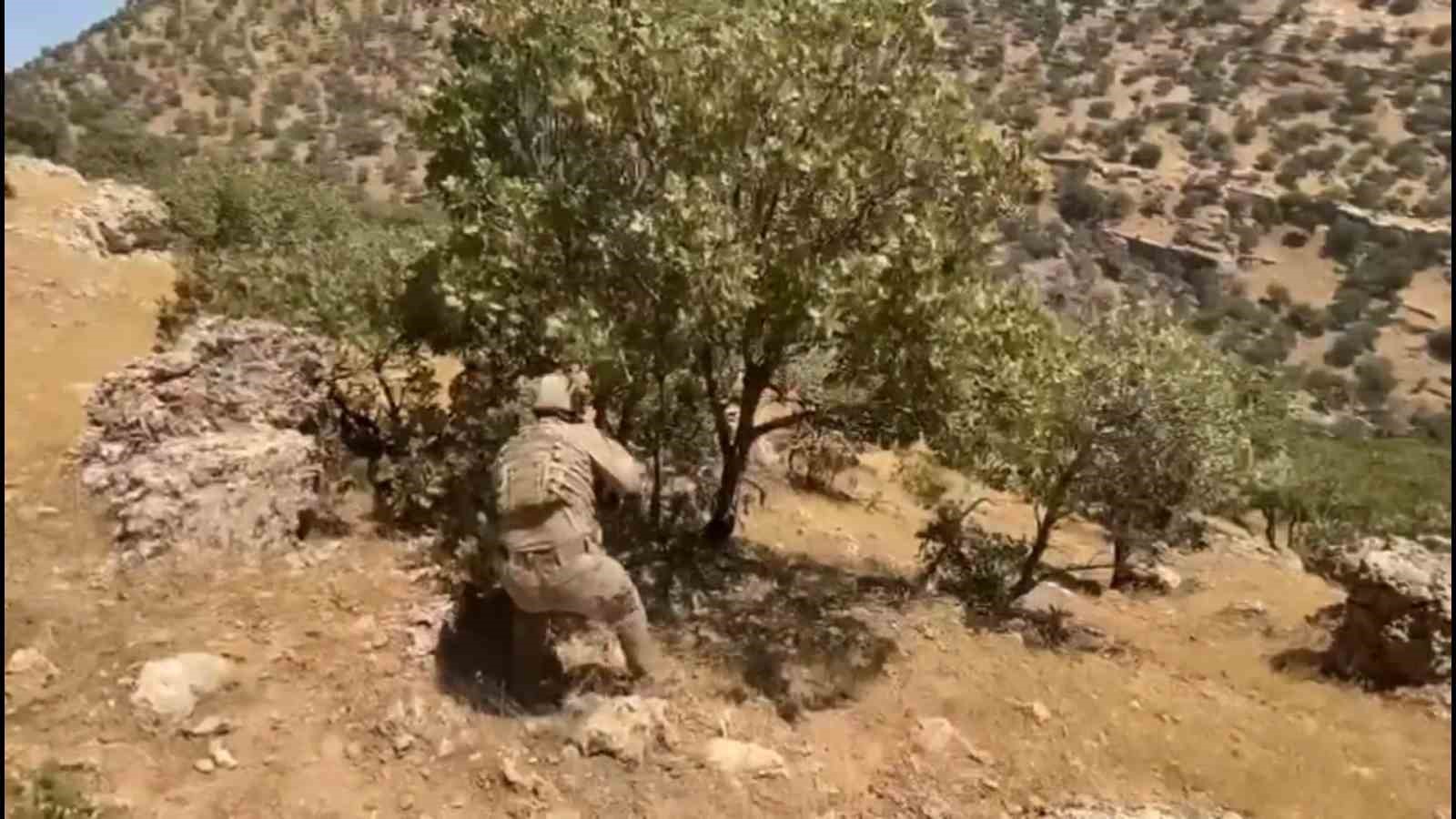 Bölücü terör örgütüne ait çok sayıda silah ve mühimmat ele geçirildi İÇİŞLERİ BAKANLIĞI, HAKKARİ’DE 3 AYRI MAĞARADA BÖLÜCÜ TERÖR ÖRGÜTÜNE AİT