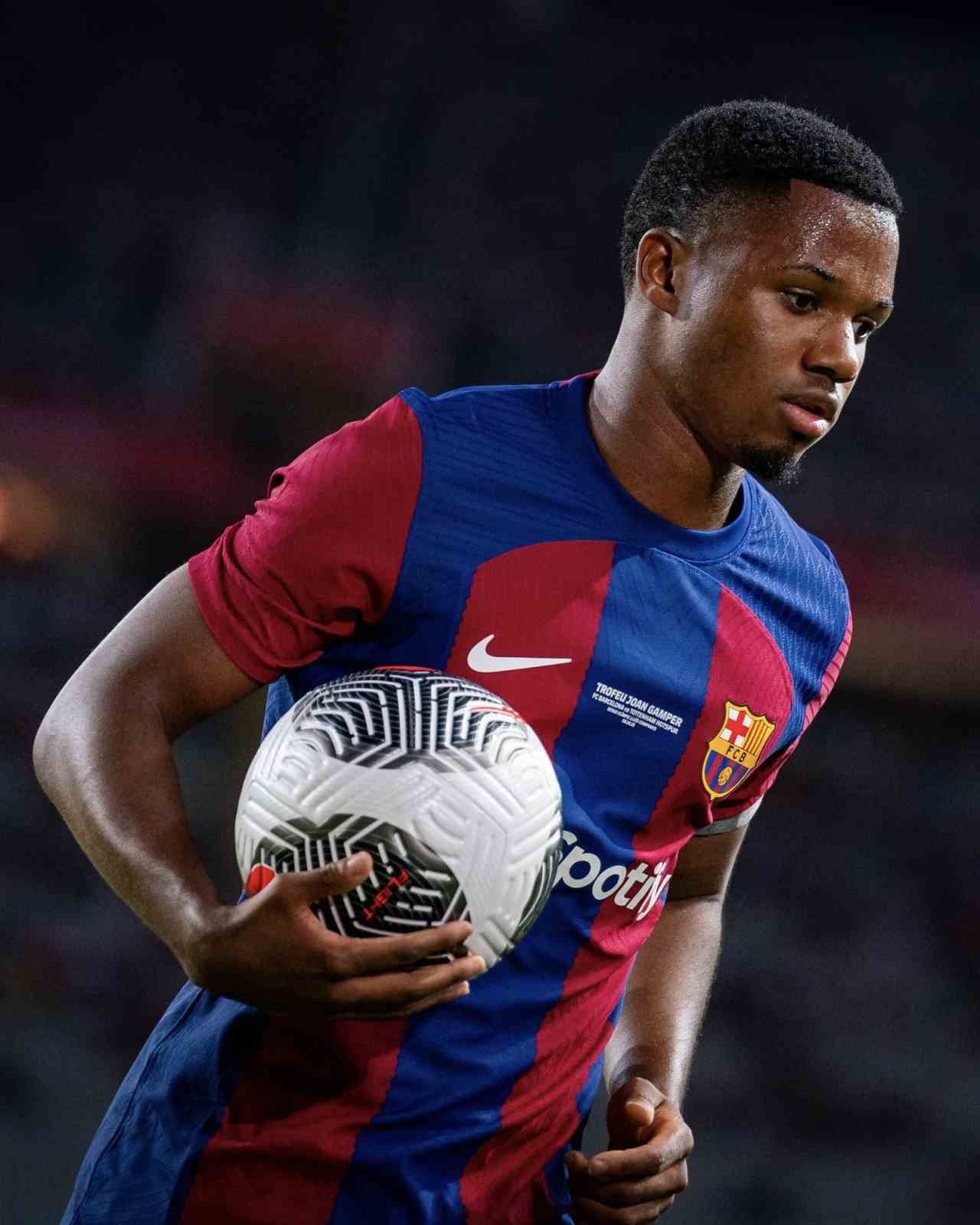 BARCELONA, 20 YAŞINDAKİ OYUNCUSU ANSU FATİ'NİN 1 YILLIĞINA PREMİER LİG