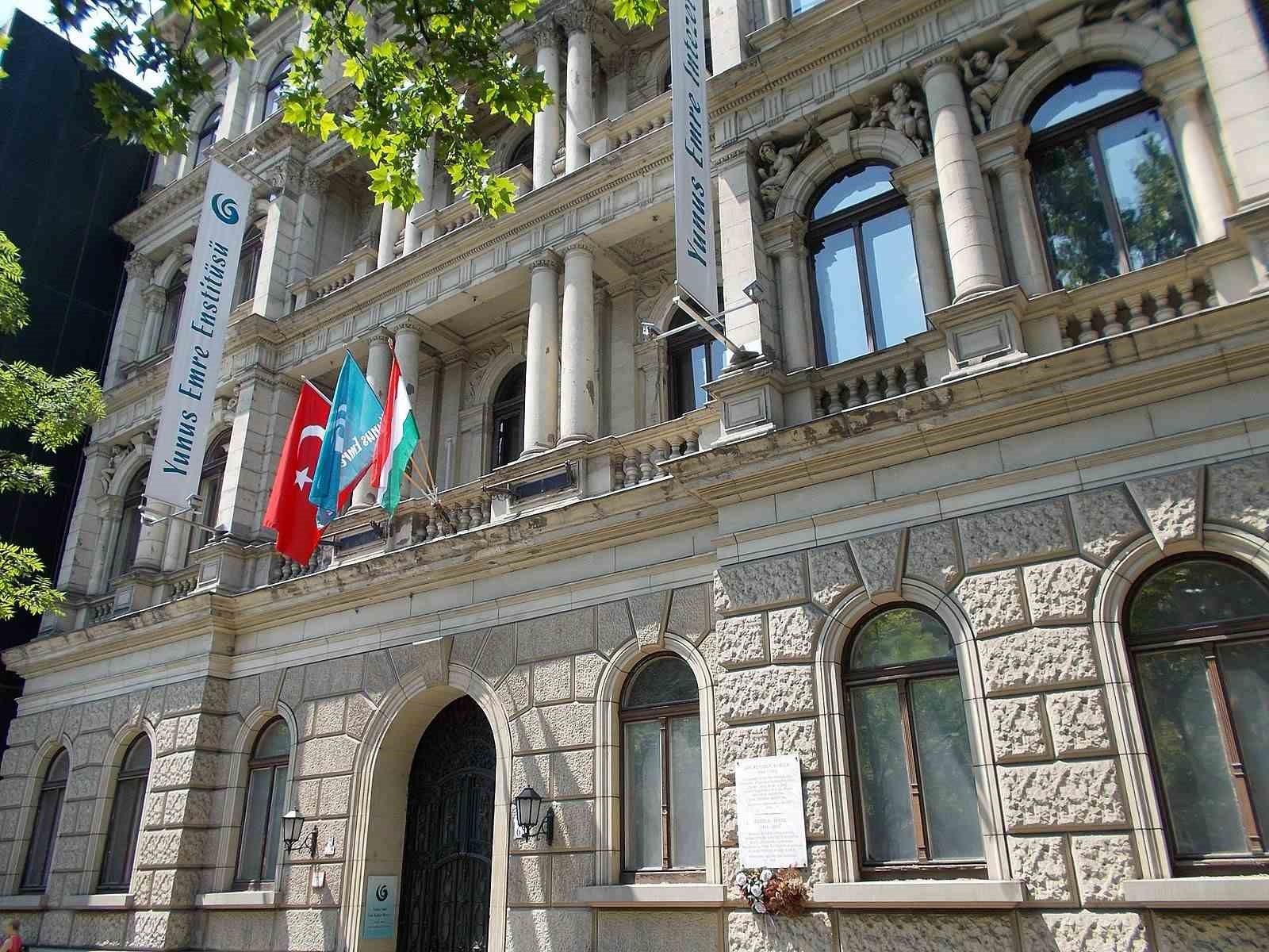 BUDAPEŞTE YUNUS EMRE ENSTİTÜSÜ TARAFINDAN TÜRKÇE’DEN MACARCA’YA EDEBİ ÇEVİRİ FAALİYETLERİNE