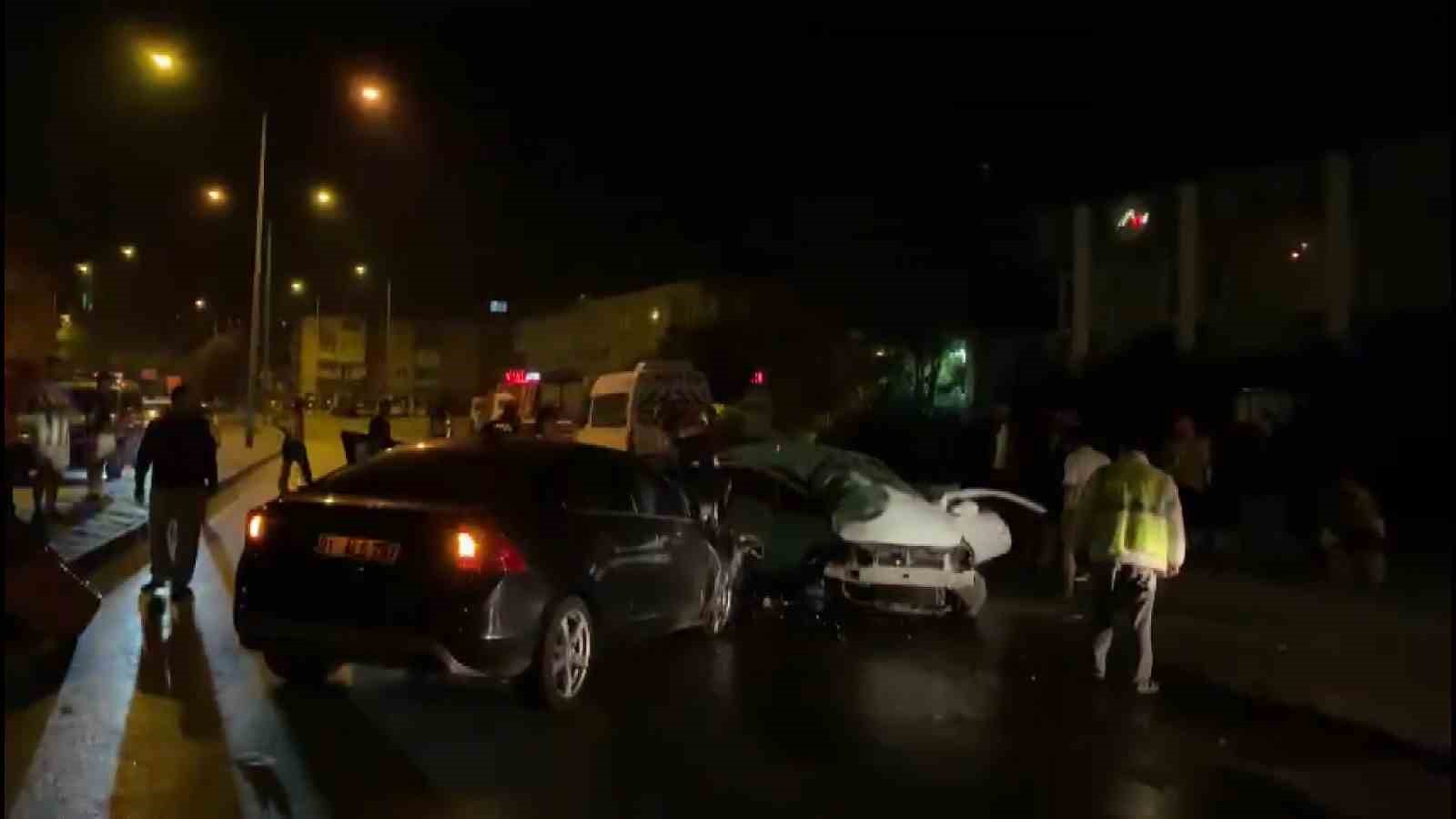 BURSA’DA 2 ARAÇ KAFA KAFAYA ÇARPIŞTI. 1’İ AĞIR 2 KİŞİ