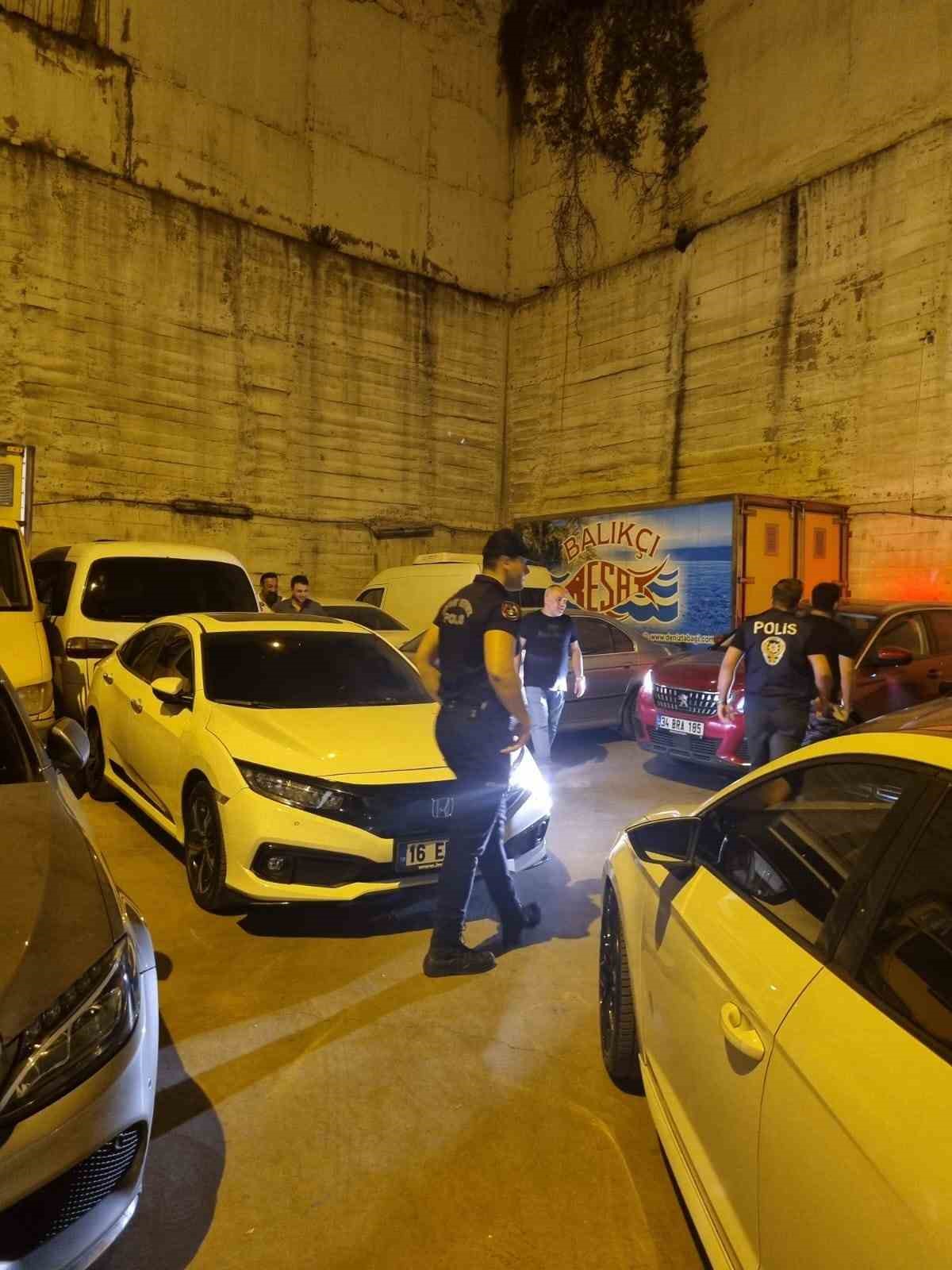 Bursa’da Asayiş Şube Müdürlüğü ekiplerinden uygulama BURSA İL EMNİYET MÜDÜRLÜĞÜ ASAYİŞ ŞUBE MÜDÜRLÜĞÜ KOORDİNESİNDE DÜZENLENEN UYGULAMA