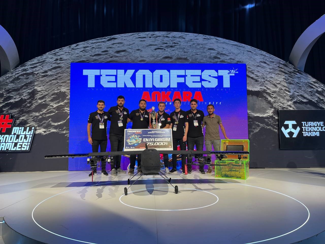 BURSA TEKNİK ÜNİVERSİTESİ ÖĞRENCİ TAKIMLARI, TEKNOFEST 2023 GİRİŞİMCİLİK YARIŞMALARINDAN KUPALARLA