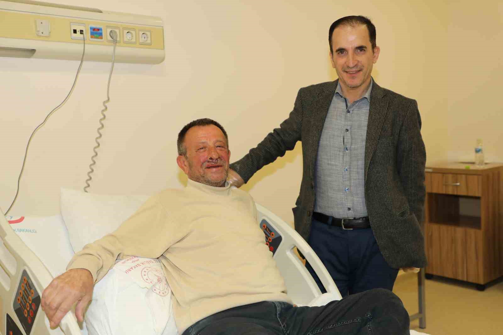 BURUN KAŞINTISINI ÖNEMSEMEDİĞİ İÇİN HASTANEYE GİTMEYEN OSMAN NURİ BAKIROĞLU, MUAYENE