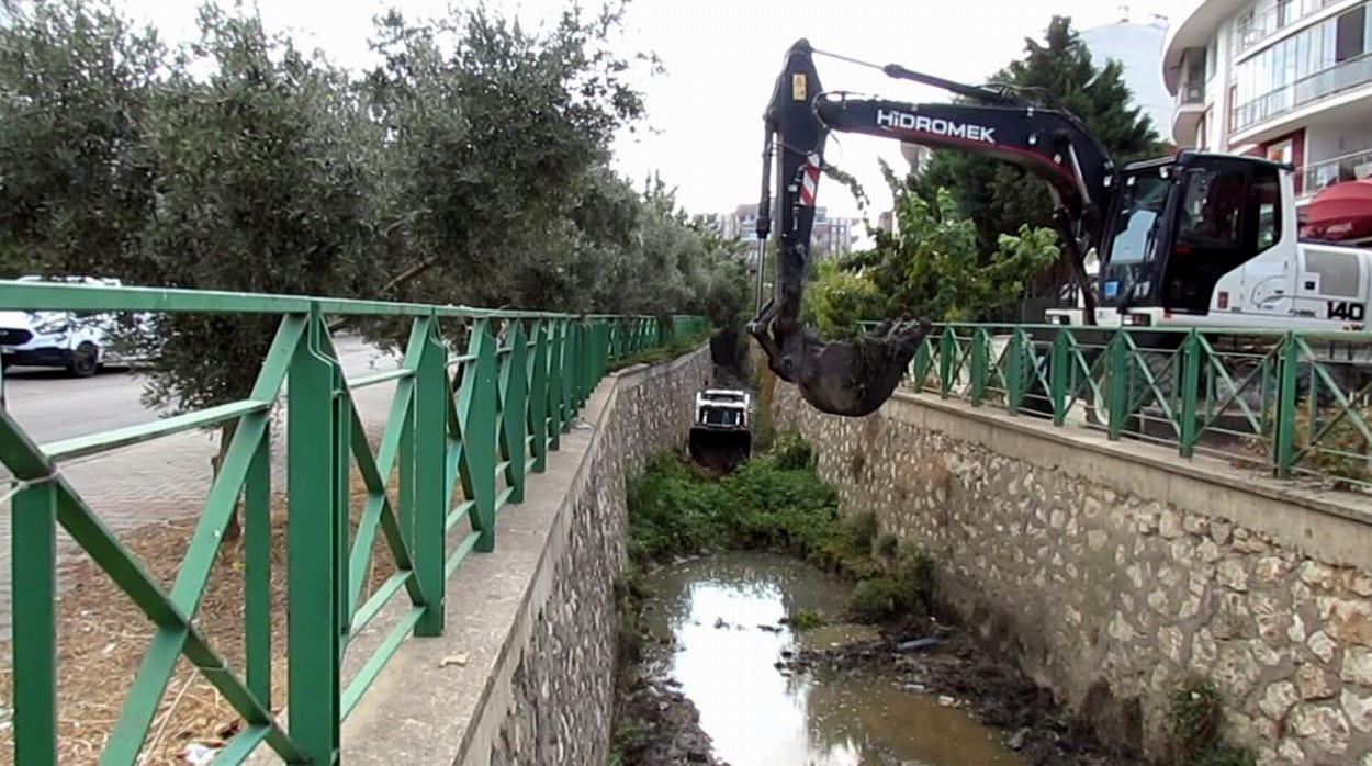 MUDANYA HALİTPAŞA MAHALLESİ’NDE SEL SULARININ DERE YATAĞINDAN TAŞMASI SONUCU YAŞANAN