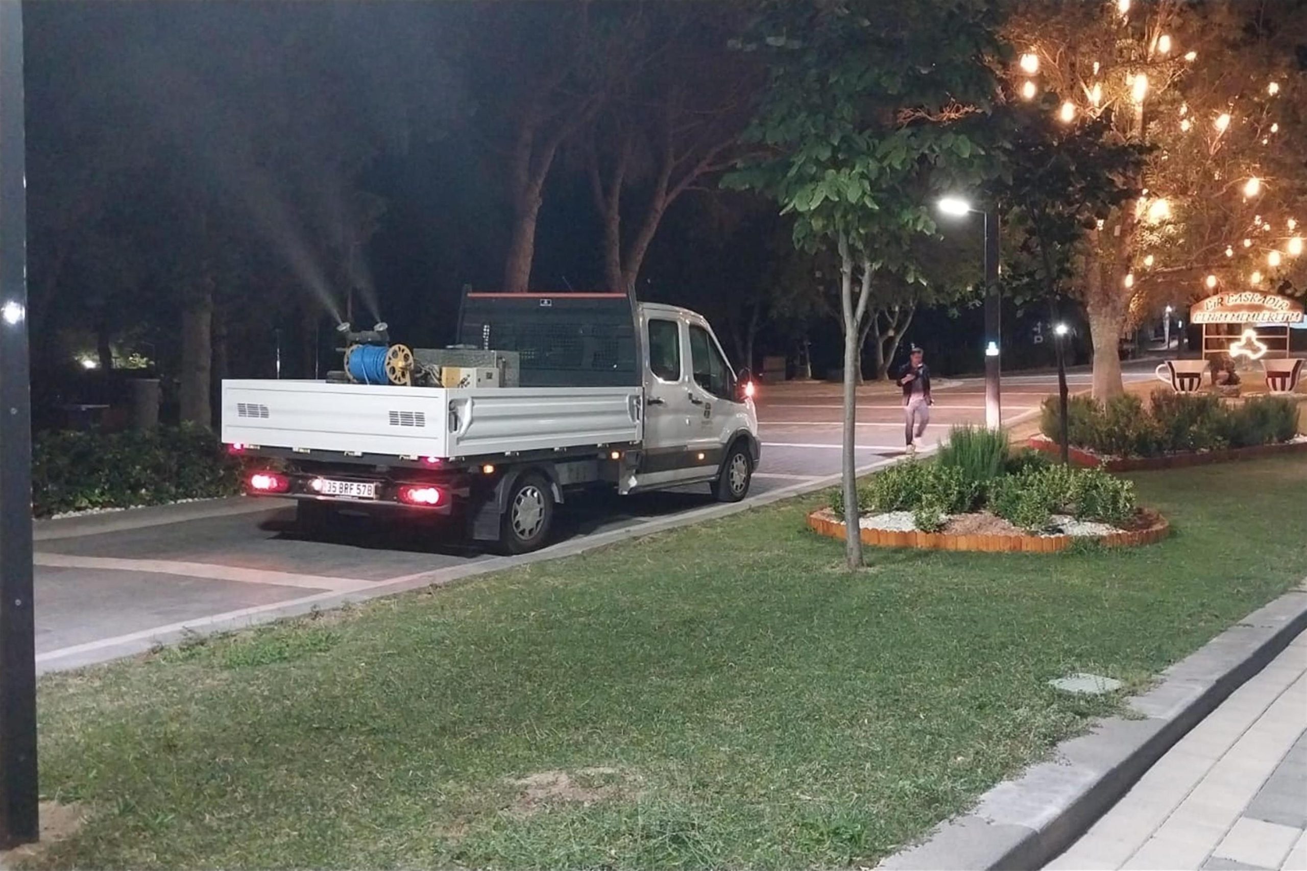 Balıkesir Büyükşehir Belediyesi ekipleri; haşere ve uçkunla mücadele işlemlerini sürdürüyor.