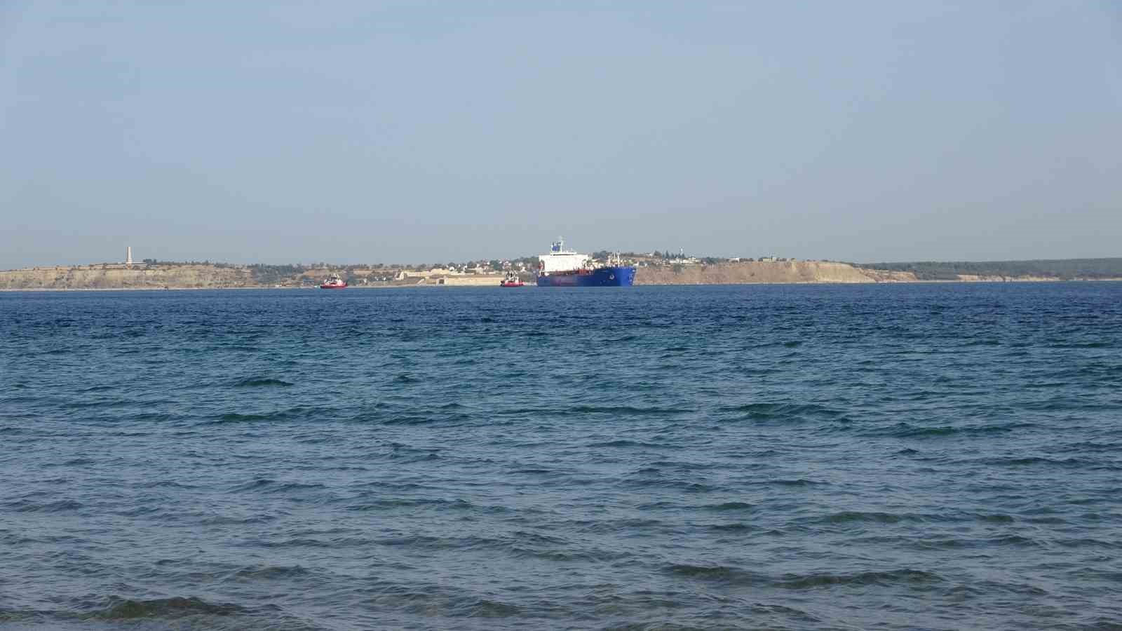 ÇANAKKALE BOĞAZI’NDAN ŞEHİTLER ABİDESİ ÖNÜNDE MAKİNE ARIZASI YAPAN 183 METRE