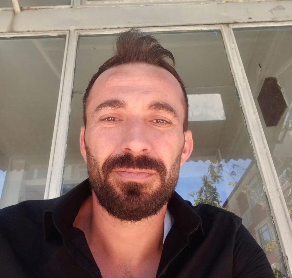 ÇATALCA TEM OTOYOLUNDA YAŞANAN ZİNCİRLEME KAZADA ARAÇ İÇERİSİNDE SIKIŞAN AYNI