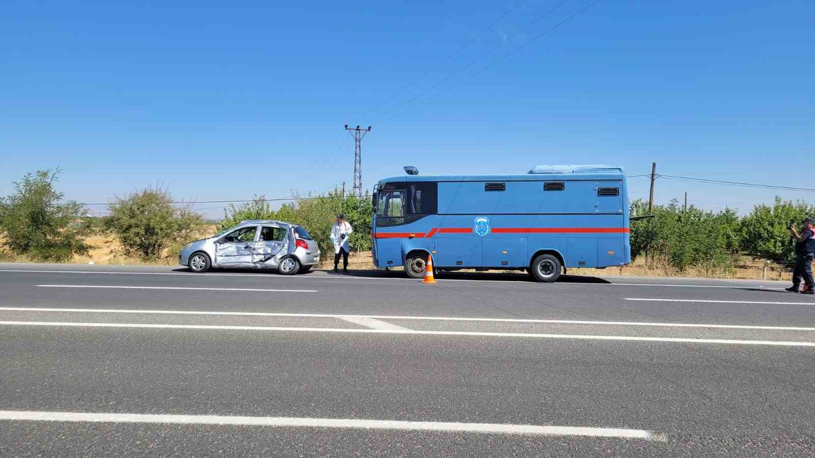 MALATYA’DA CEZAEVİ NAKİL ARACI İLE OTOMOBİLİN KARIŞTIĞI KAZADA 1 KİŞİ