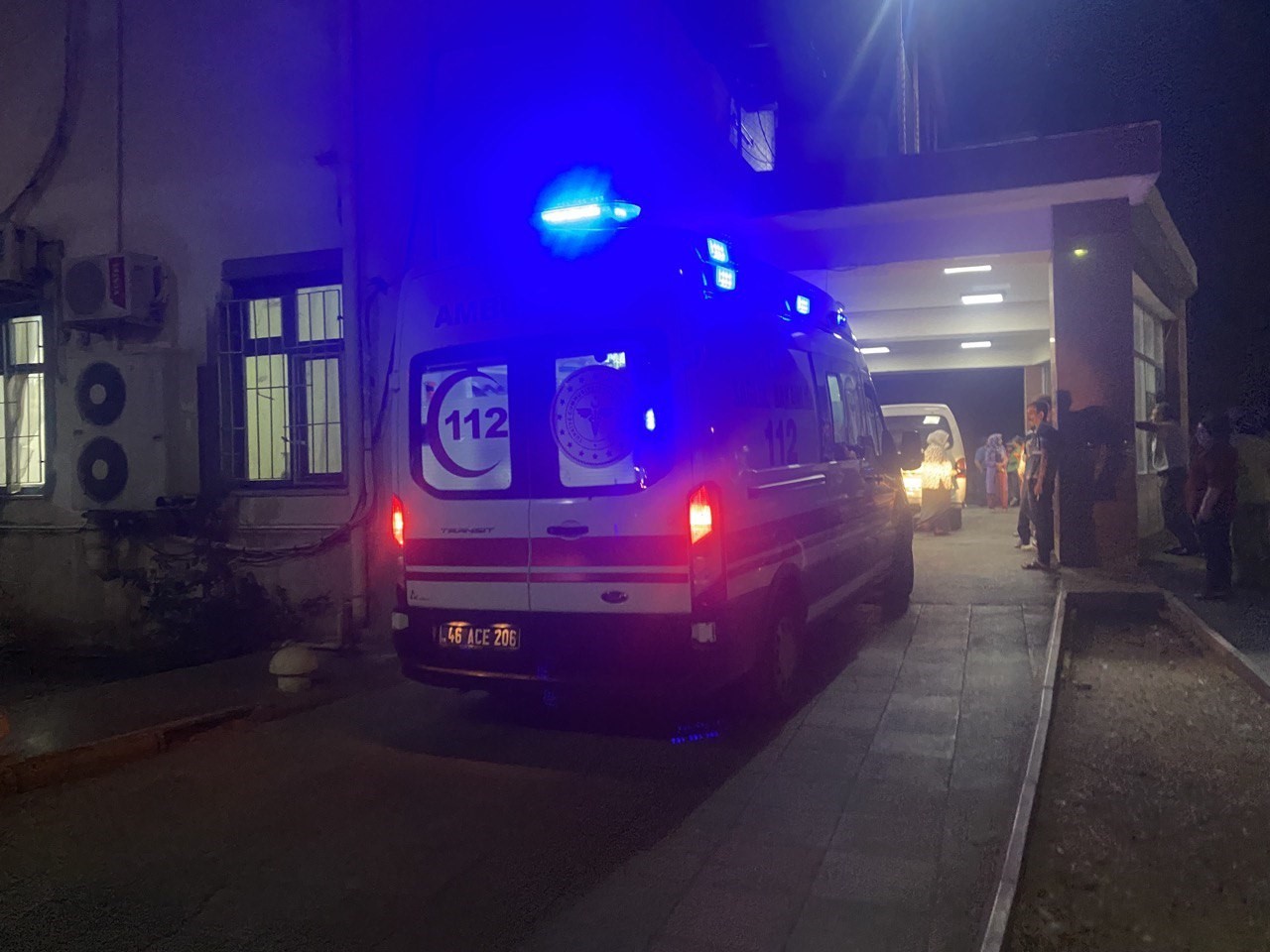 KAHRAMANMARAŞ’TA CİNNET GEÇİREN BİR KİŞİ, AYNI EVDE BULUNAN 2 KİŞİYİ