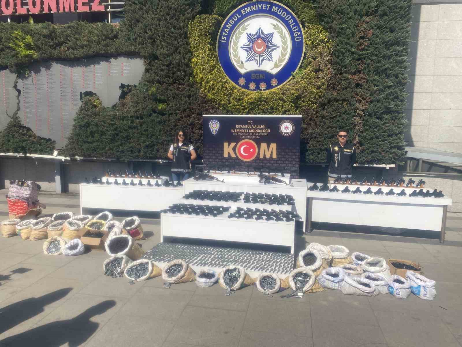 İSTANBUL’DA YASADIŞI SİLAH ATÖLYELERİNE YAPILAN OPERASYONLARDA UZUN NAMLULU TÜFEK, ÇOK