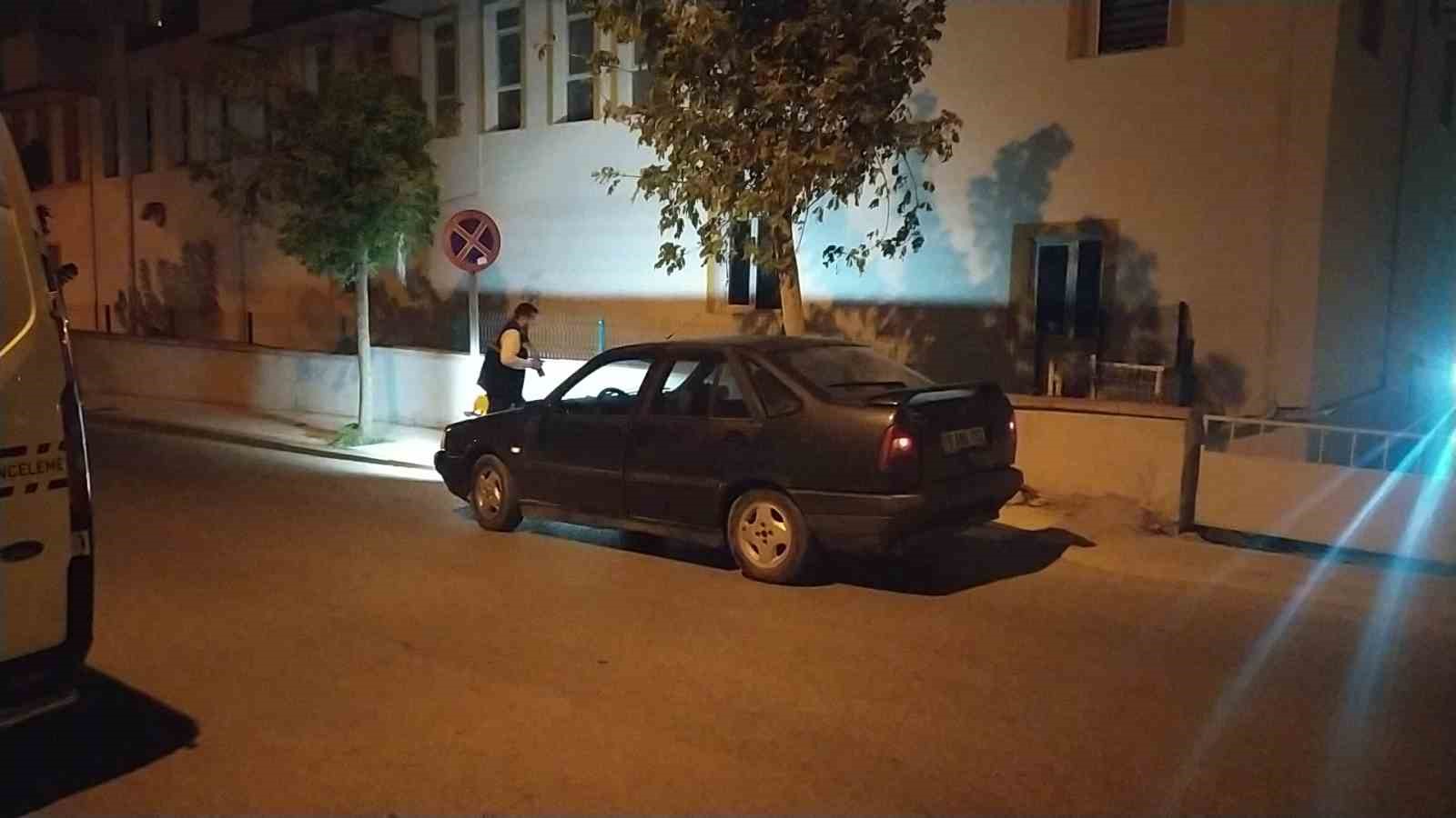 ÇORUM'DA SEYİR HALİNDEKİ BİR OTOMOBİLE MERMİ İSABET ETTİ.