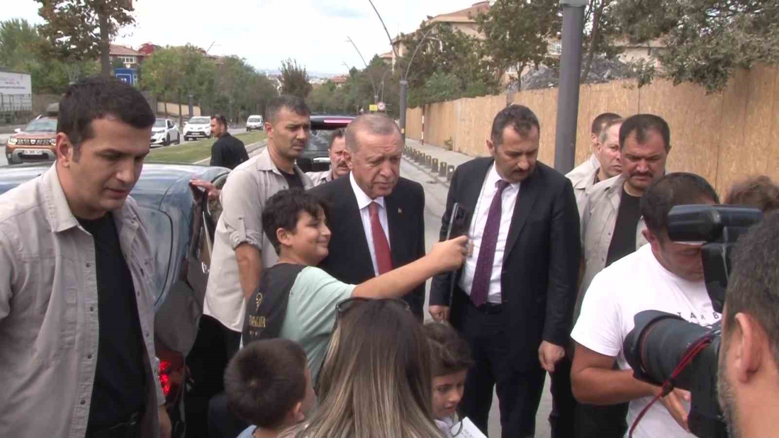 ERDOĞAN ÇOCUKLARLA FOTOĞRAF ÇEKİLMESİ
