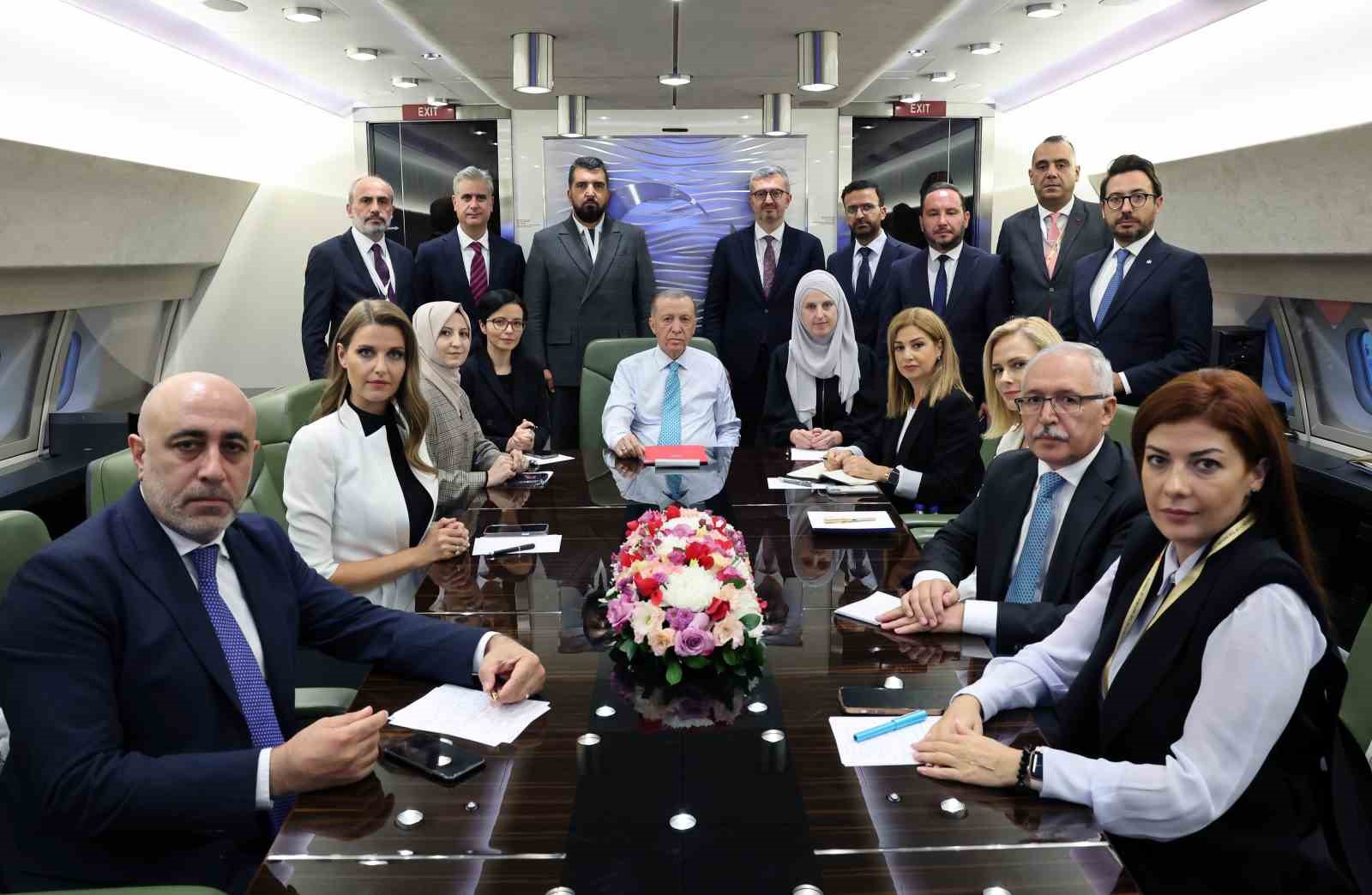 CUMHURBAŞKANI RECEP TAYYİP ERDOĞAN, RUSYA ZİYARETİ DÖNÜŞÜNDE UÇAKTA GAZETECİLERLE SÖYLEŞİ