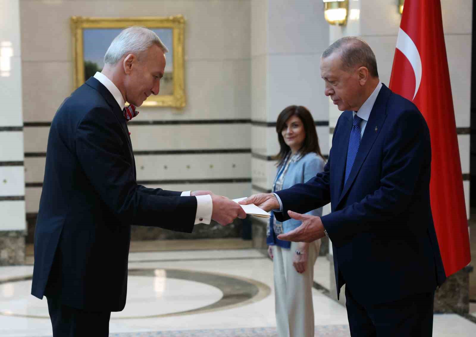 ESTONYA BÜYÜKELÇİSİ VAİNO REİNART, CUMHURBAŞKANI ERDOĞAN'A GÜVEN MEKTUBU SUNDU.