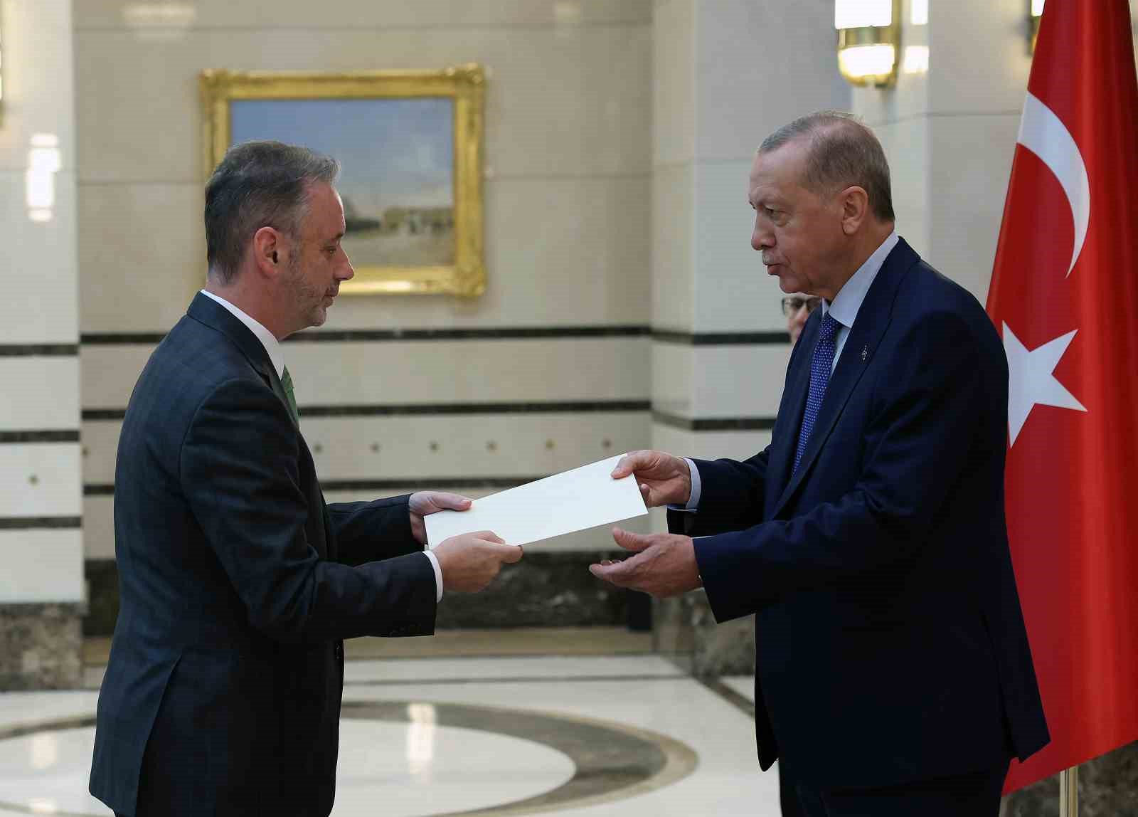 CUMHURBAŞKANI RECEP TAYYİP ERDOĞAN, İRLANDA BÜYÜKELÇİSİ JOHN MCCULLAGH’I  KABUL