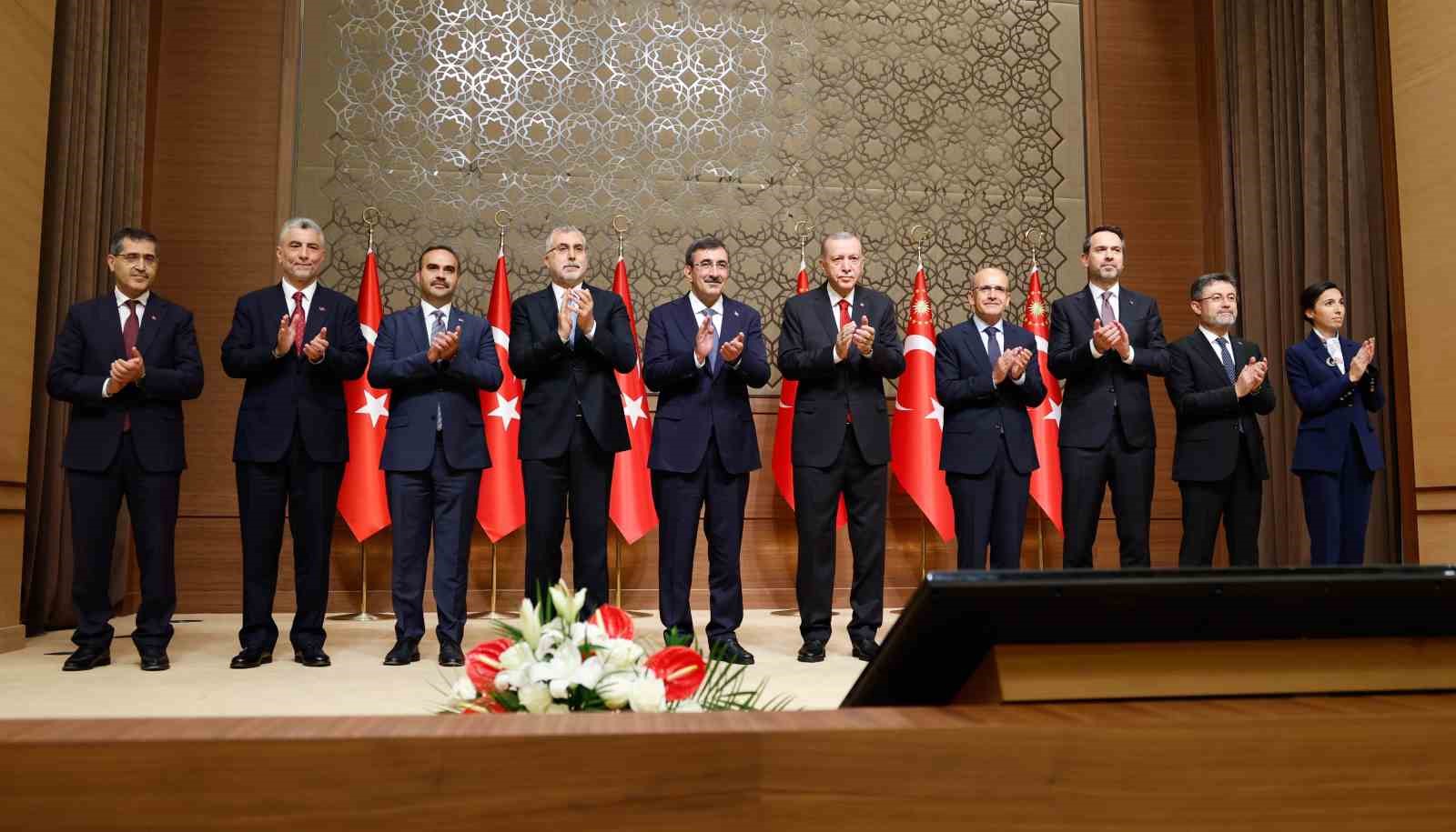 CUMHURBAŞKANI YARDIMCISI CEVDET YILMAZ, "2024'TE YÜZDE 4, 2025'TE YÜZDE 4,5,