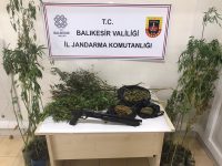 Erdek ve Gönen’de uyuşturucu madde imal ve ticaretine yönelik yapılan