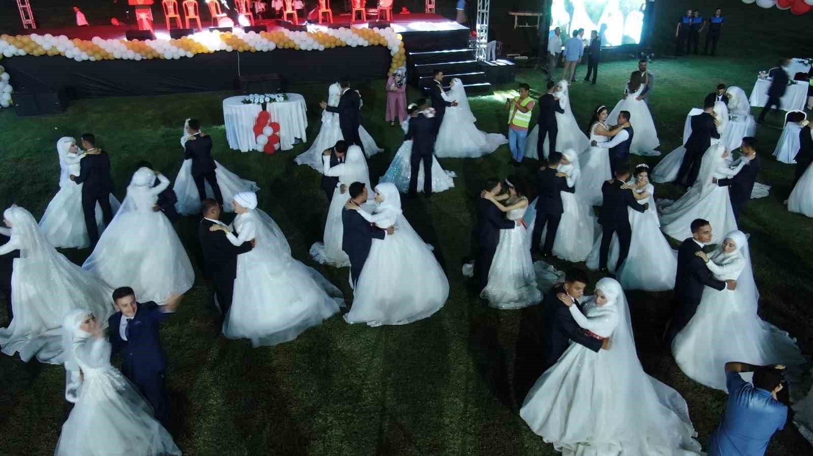 ASRIN FELAKETİNİN YAŞANDIĞI HATAY’DA 100 DEPREMZEDE ÇİFT, TOPLU DÜĞÜN TÖRENİYLE