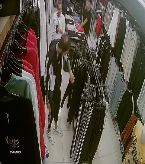 SÖKE'DE ÜÇ İŞYERİ İKİ ŞAHIS TARAFİNDAN DOLANDIRILDI