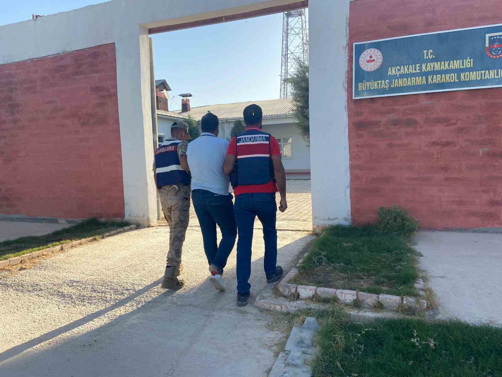 Dolandırıcılıktan 33 yıl cezası olan şahıs yakalandı DOLANDIRICILIKTAN 33 YIL CEZASI OLAN ŞAHIS YAKALANDI