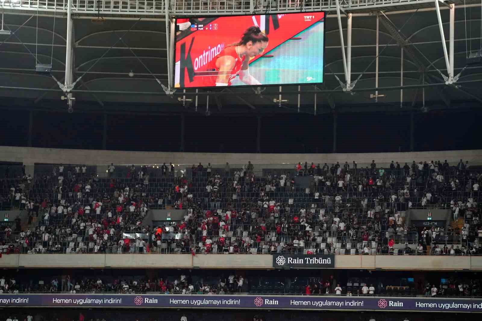 BEŞİKTAŞ STADYUMU’NDA SİVASSPOR MÜSABAKASI SONRASI A MİLLİ KADIN VOLEYBOL TAKIMI’NIN