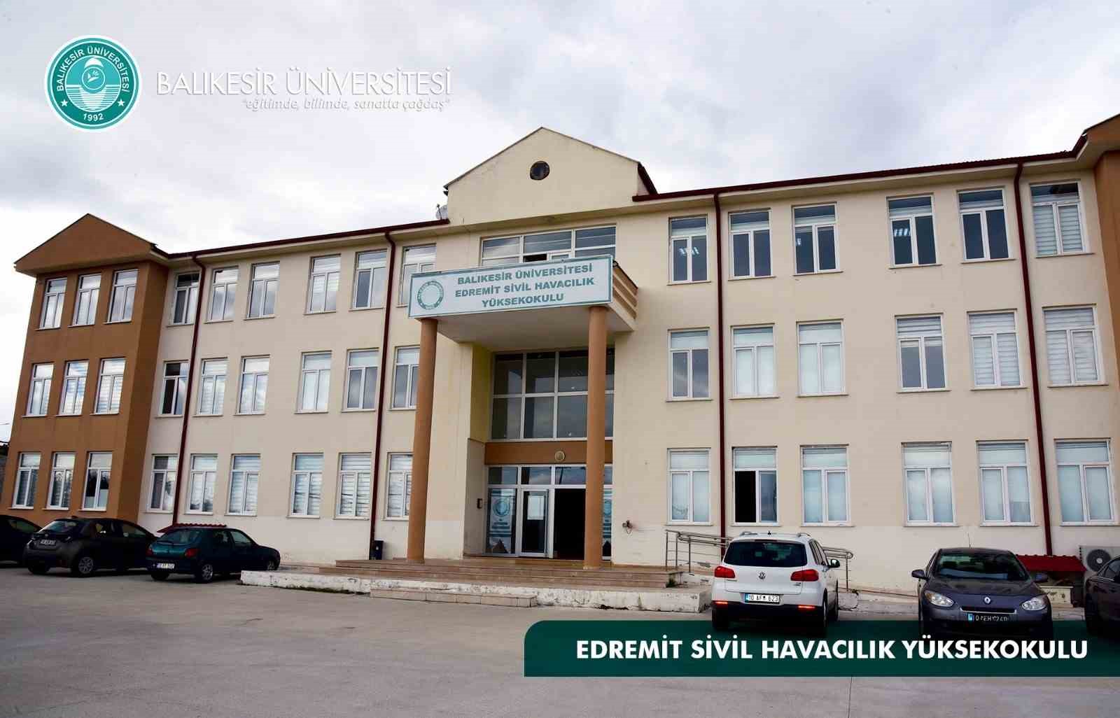 Edremit Sivil Havacılık Yüksekokulu İHA Projesine AB Desteği EDREMİT SİVİL HAVACILIK YÜKSEKOKULU KOORDİNATÖRLÜĞÜNDE HAZIRLANAN, “İNSANSIZ HAVA ARACI BAKIM