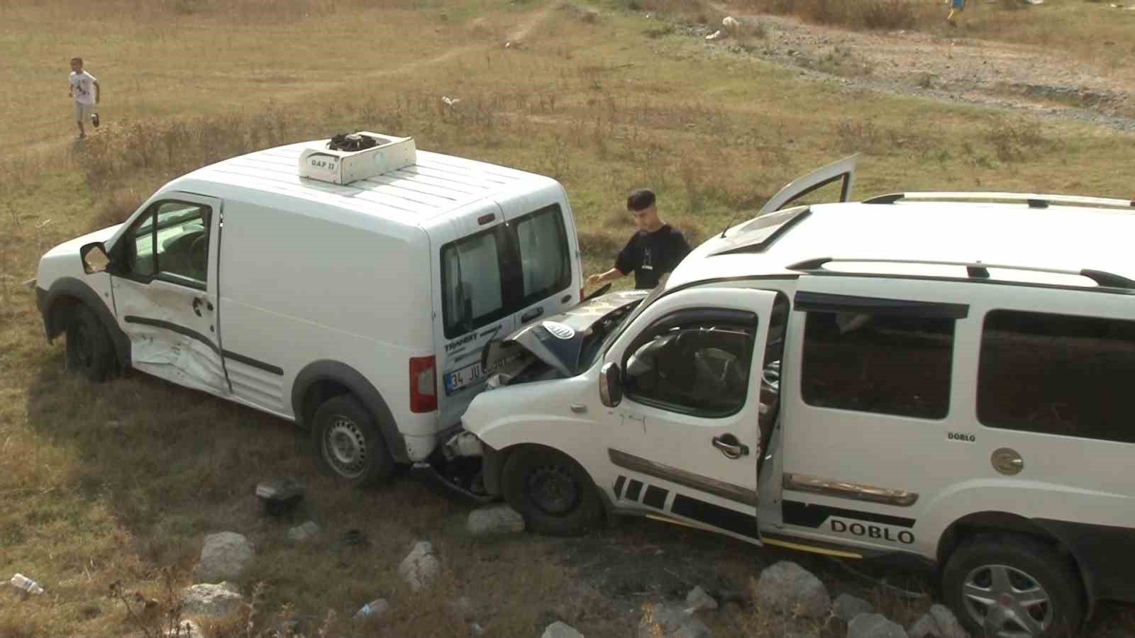 EHLİYETSİZ ÇOCUK SÜRÜCÜ POLİSİN DUR İHTARINA UYMADI, KAÇARKEN KAZA YAPIP