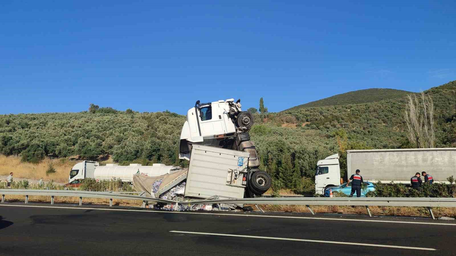 GEBZE-ORHANGAZİ-İZMİR KARAYOLU, GEDELEK VİYADÜĞÜ YAKINLARINDA MEYDANA GELEN TRAFİK KAZASINDA BURSA