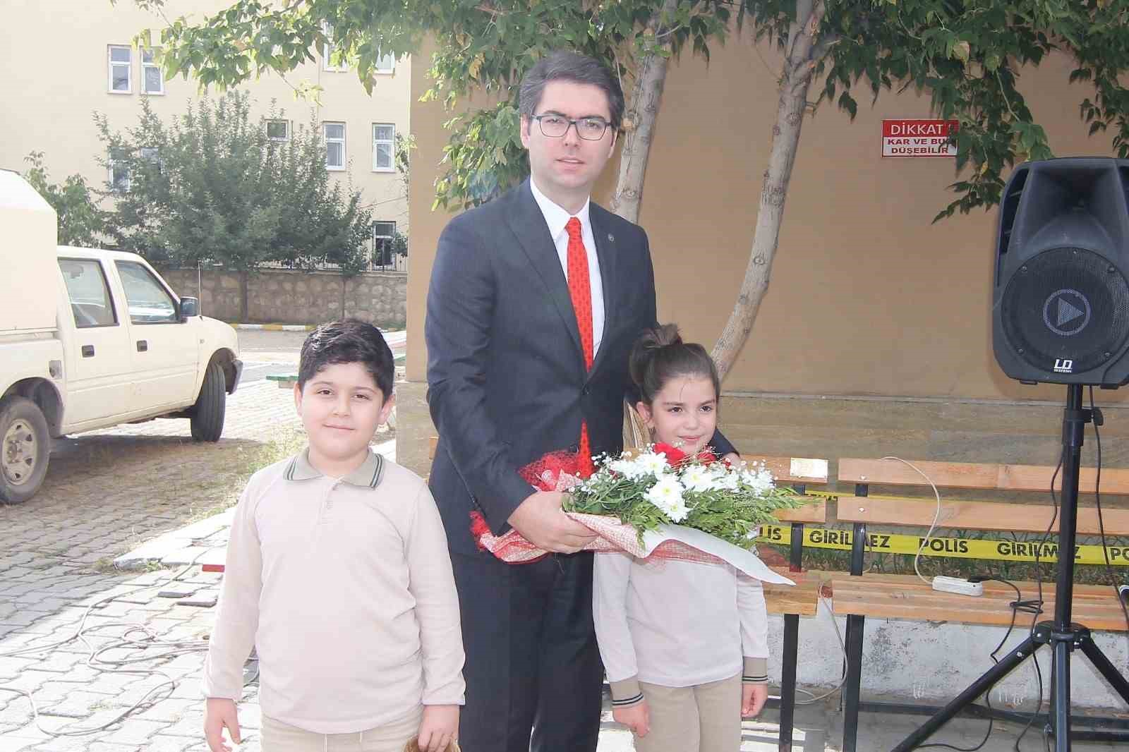 VAN’IN ERCİŞ İLÇESİNDE İLKÖĞRETİM HAFTASI NEDENİYLE BİR PROGRAM DÜZENLENDİ.
