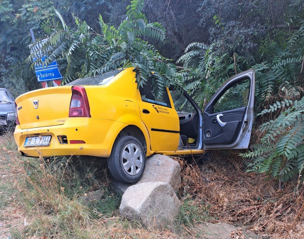 ERDEK'TE TRAFİK KAZASINDA 2 KİŞİ YARALANDI