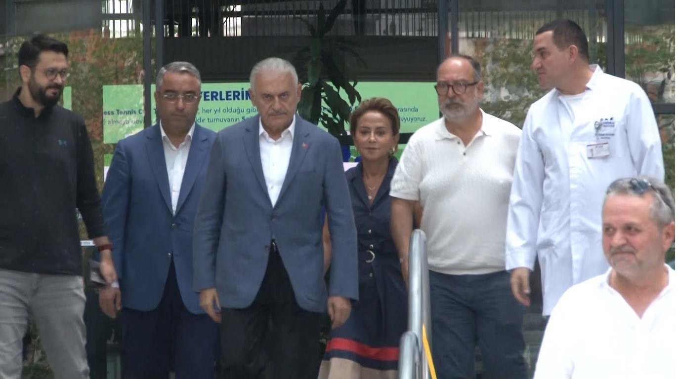 ESKİ BAŞBAKAN YILDIRIM, ALİ VE VUSLAT SABANCI ÇİFTİNİ HASTANEDE ZİYARET