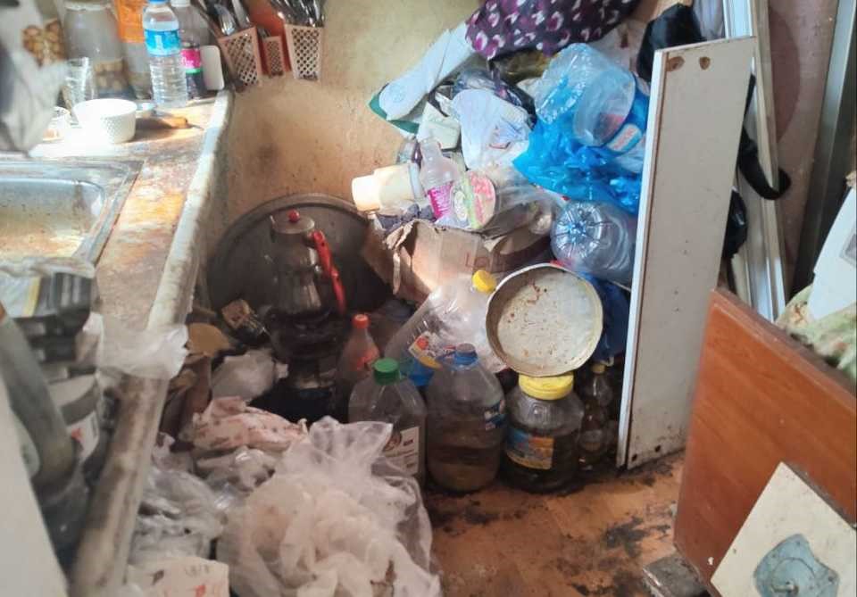 BURSA’DAKİ ÇÖP EV MUDANYA BELEDİYESİ EKİPLERİ TARAFINDAN BOŞALTILDI.