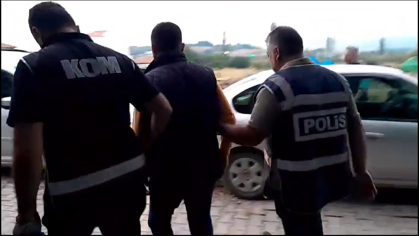 BALIKESİR EMNİYET MÜDÜRLÜĞÜ KOM EKİPLERİNCE 5 İLDE FETÖ OPERASYONU GERÇEKLEŞTİRİLDİ.