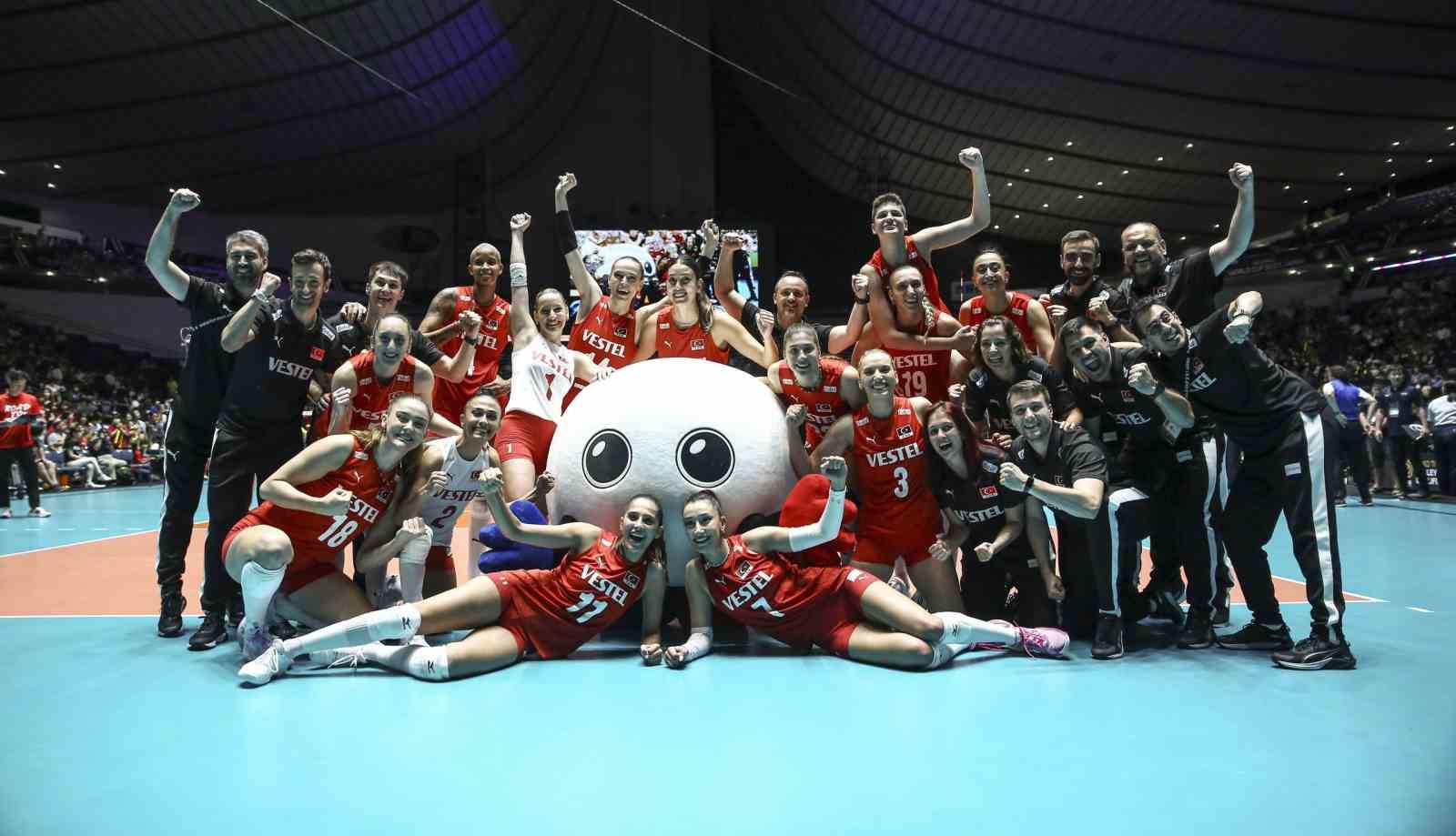 Filenin Sultanları, olimpiyat elemelerini namağlup zirvede tamamladı DÜNYA 1 NUMARASI A MİLLİ KADIN VOLEYBOL TAKIMI, PARİS 2024