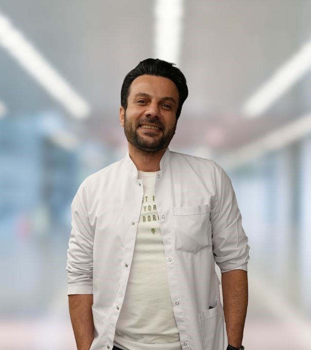 YAŞLANMA BELİRTİLERİNİ GECİKTİREBİLMEK İÇİN SON DÖNEMLERDE SIKLIKLA UYGULANAN GENÇLİK AŞISI