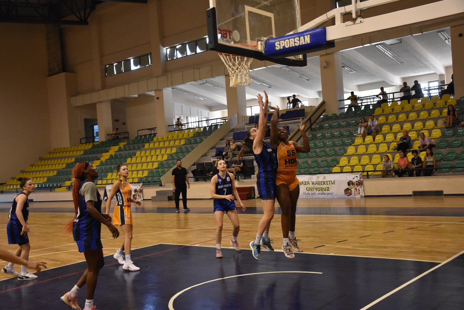 TÜRKİYE KADINLAR BASKETBOL LİGİ’NDE ŞAMPİYONLUK HEDEFLEYEN FERHATOĞLU EDREMİT BELEDİYESİ GÜRESPOR,