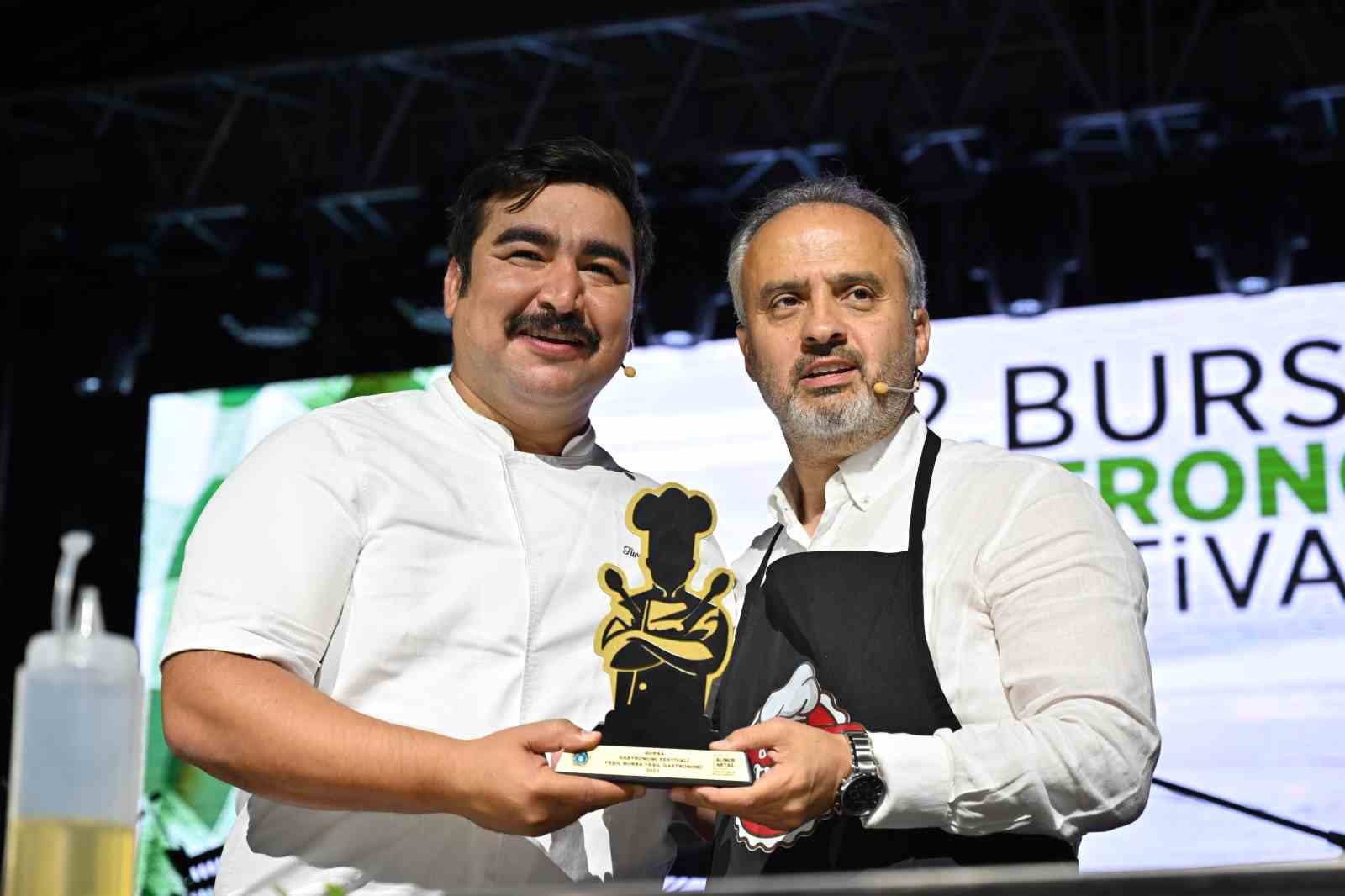 Hem doyuran, hem coşturan festival BURSA BÜYÜKŞEHİR BELEDİYESİ’NİN 'YEŞİL BURSA, YEŞİL GASTRONOMİ’ TEMASIYLA BU YIL