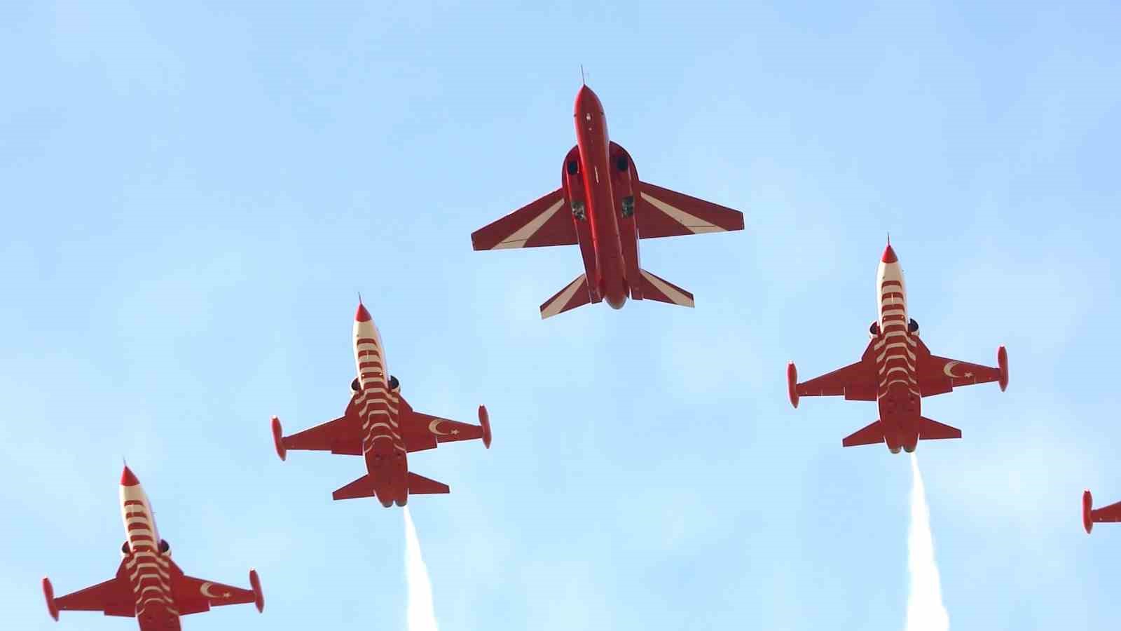 TÜRKİYE’NİN İLK İNSANLI JET MOTORLU UÇAĞI HÜRJET EĞİTİM UÇAĞI HAVA