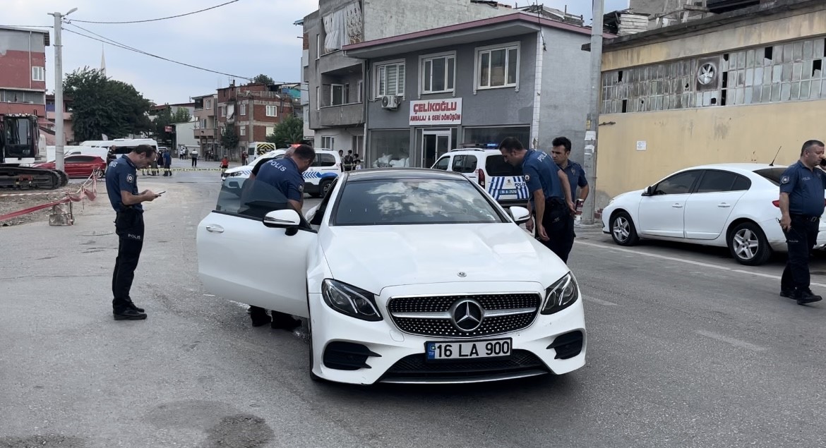 BURSA’DA ARKADAŞIYLA YEMEK YEDİKTEN SONRA OTOMOBİLLERİYLE AYRILAN İKİ ARKADAŞ, 
