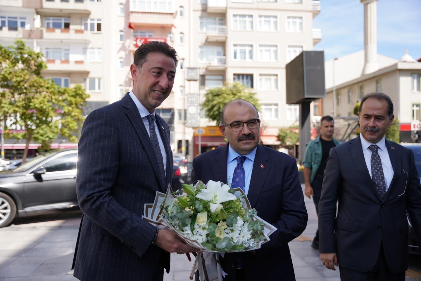 Balıkesir Valisi İsmail Ustaoğlu, Bandırma Belediye Başkanı Av. Tolga Tosun’u