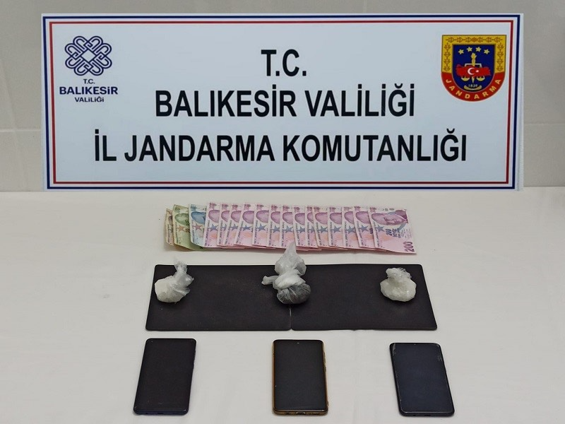 Balıkesir İl Jandarma Komutanlığınca, Edremit’te uyuşturucu madde imal ve ticareti