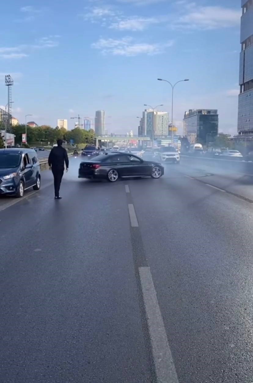 İSTANBUL'DA DÜĞÜN TERÖRÜ: OTOBANDA YOL KESİP DRİFT ATTILAR