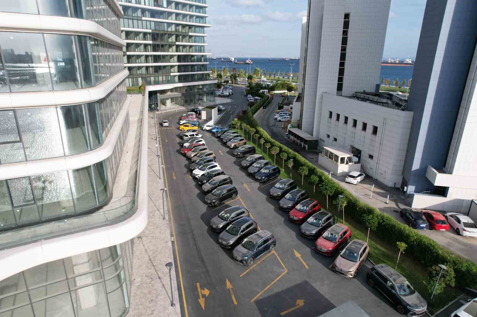 İstanbul’da Togg sevkiyatı; tırlar dolusu yeni araçlar getirildi ÜRETİM BANDINDAN İNEN YENİ TOGG’LAR ZEYTİNBURNU’NDAKİ DENEYİM MERKEZİNE GETİRİLDİ. YENİ