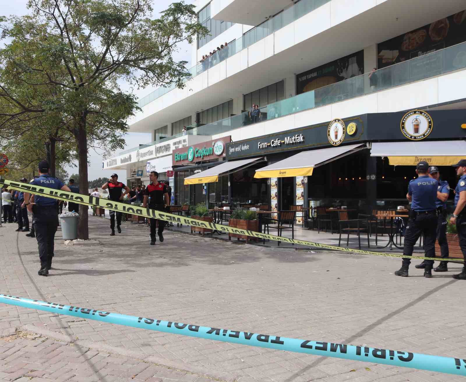 İzmir’de adliye önündeki çatışmada 21 gözaltı İZMİR'İN BAYRAKLI İLÇESİNDE ADLİYE ÖNÜNDE BULUNAN BİR RESTORANDAKİ GRUP ARASINDA