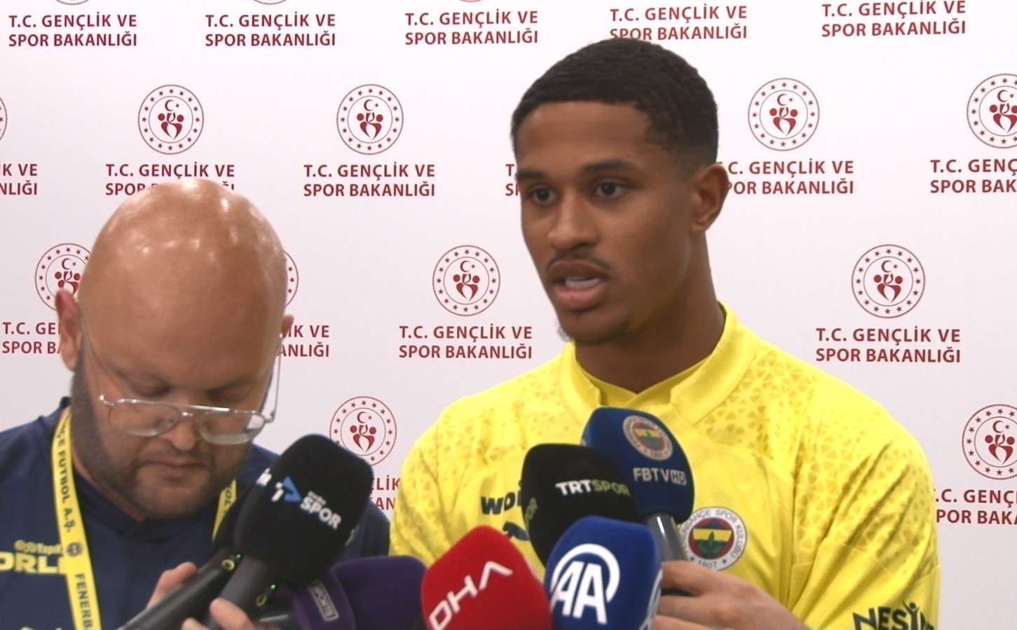 FENERBAHÇE’NİN HOLLANDALI FUTBOLCUSU JAYDEN OOSTERWOLDE, MKE ANKARAGÜCÜ GALİBİYETİNİN ARDINDAN YAPTIĞI