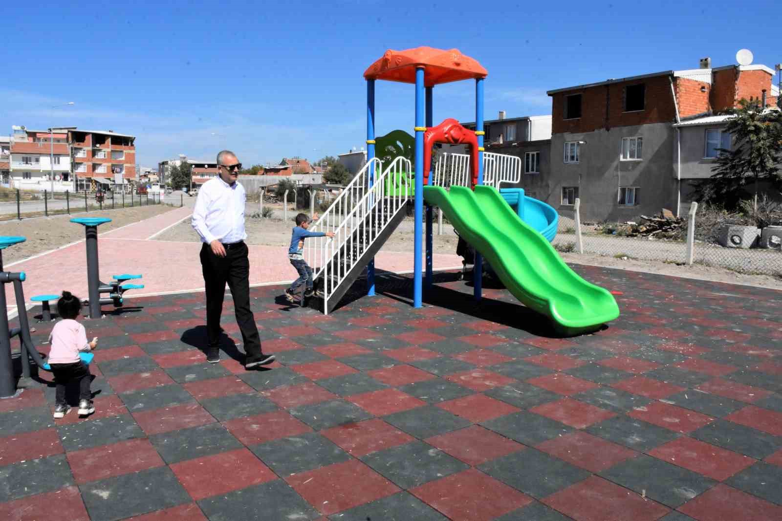 KARACABEY BELEDİYESİ, İLÇE GENELİNDE BAŞLATTIĞI ALTYAPI SEFERBERLİĞİNİN YANI SIRA ÜSTYAPI