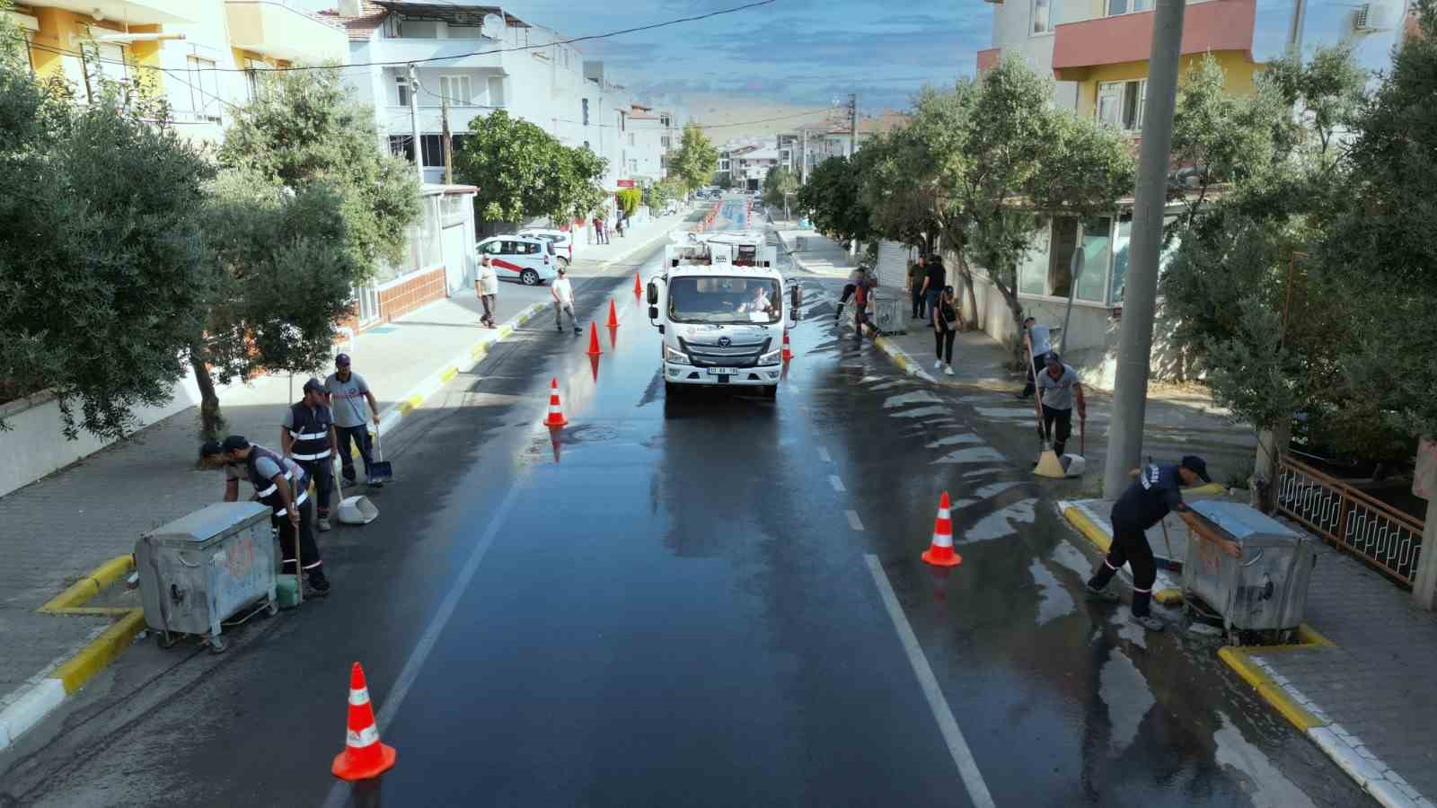 TÜRKİYE'NİN EN UZUN SOKAĞINDA DÜNYA TEMİZLİK GÜNÜ ETKİNLİĞİ