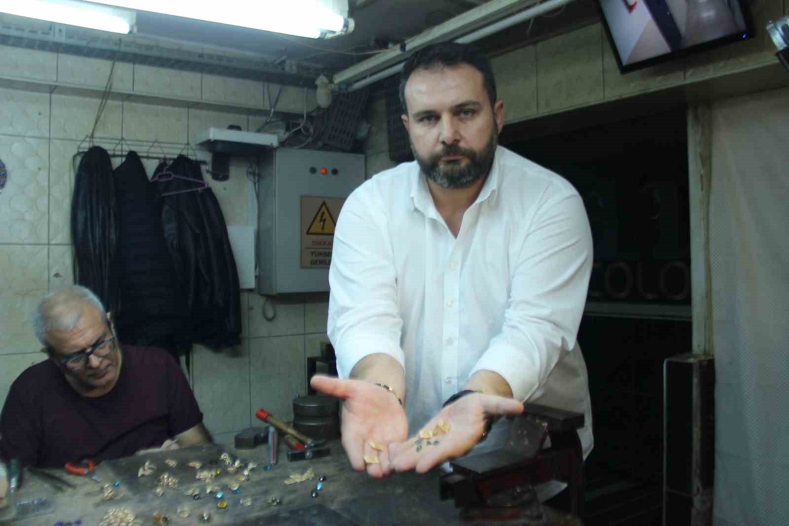 İZMİR'İN KONAK İLÇESİNDE SİPARİŞ ÜZERİNE HAZIRLADIĞI ALTIN ZİYNET EŞYALARINI İSTANBUL'A